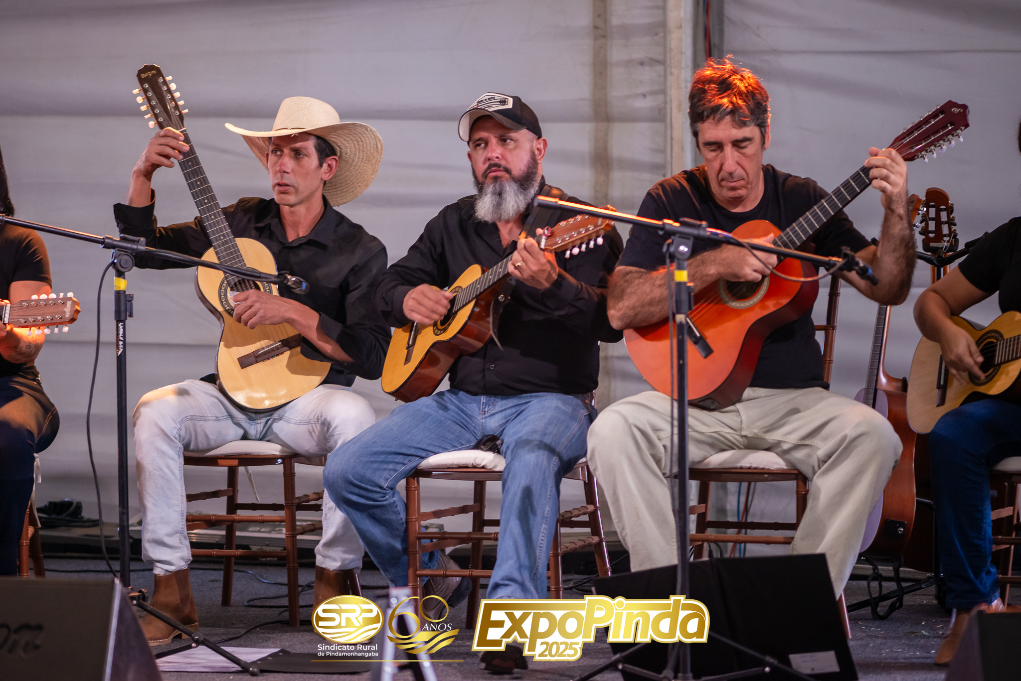 Alunos do curso de viola caipira